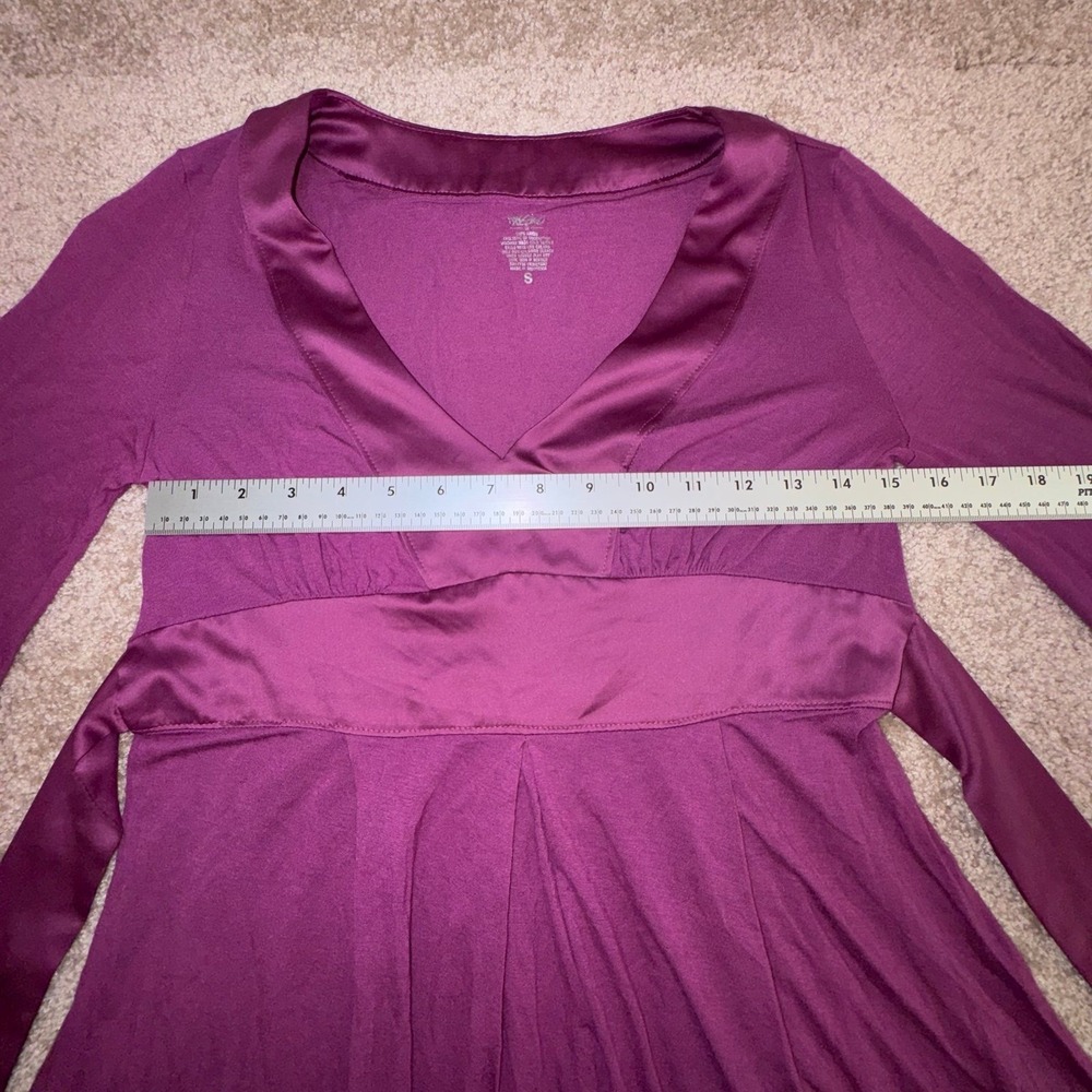Mossimo Magenta 1/2 Sleeve V-Neck Blouse, Satin Trim & Tailored Empire Waist - S - Picture 3 of 8